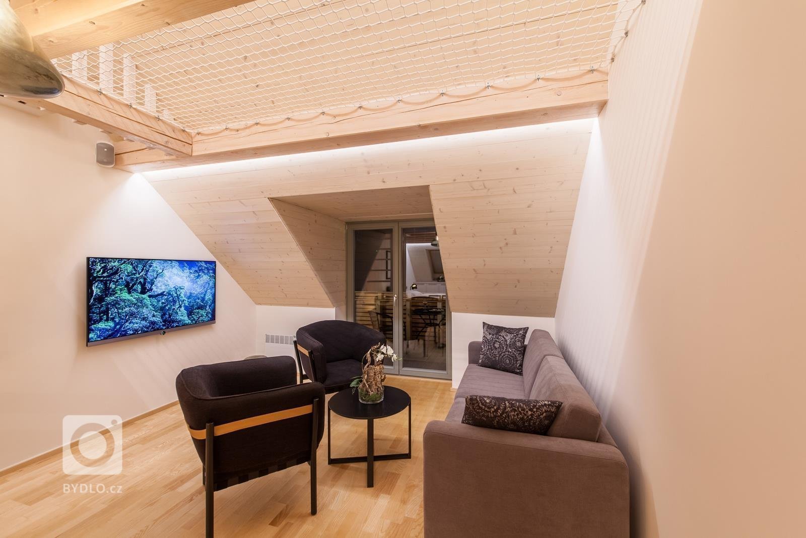 Chytrý apartmán U Venuše - ChuaveTM&nbsp;je netradičně pojatý show-room, k jehož vytvoření nás přivedly zkušenosti z realizací desítek projektů inteligentního…