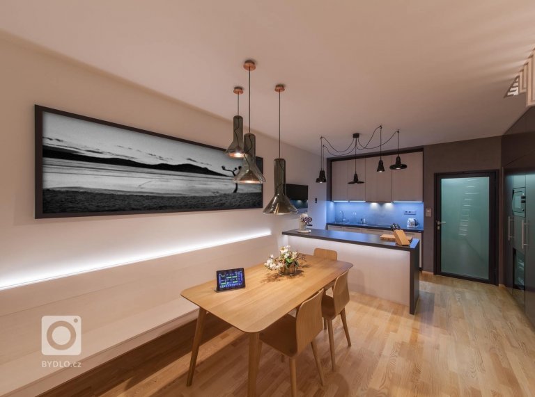 add picture to album