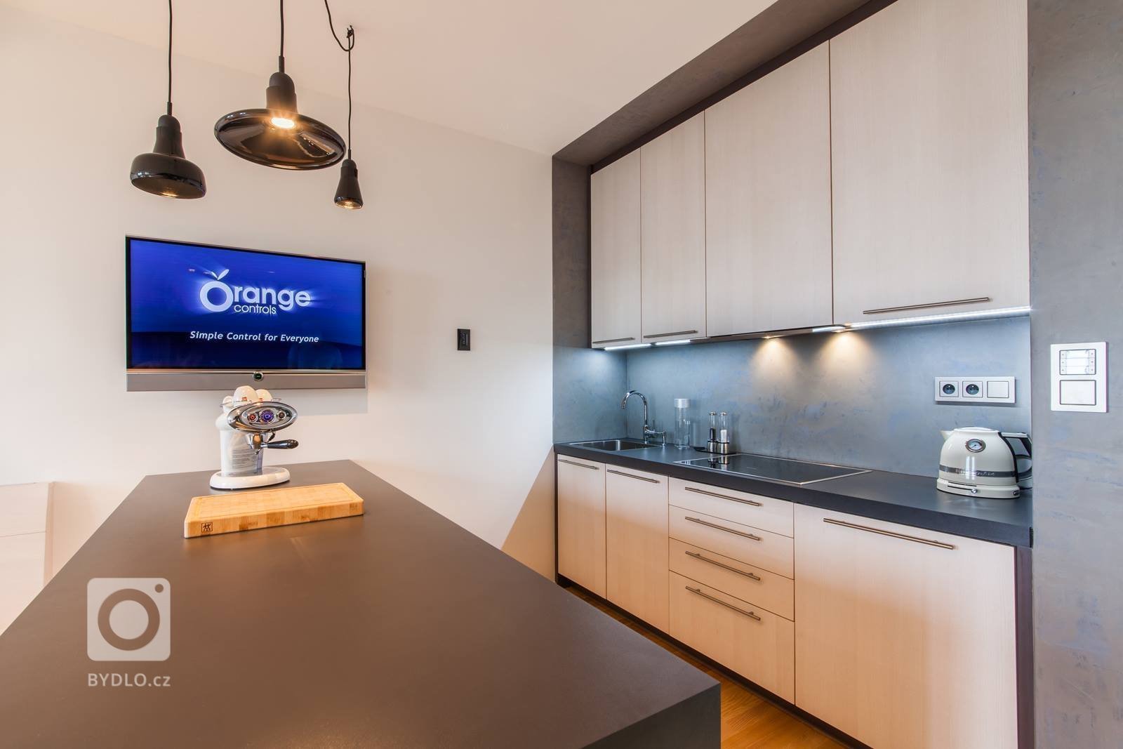 Chytrý apartmán U Venuše - ChuaveTM&nbsp;je netradičně pojatý show-room, k jehož vytvoření nás přivedly zkušenosti z realizací desítek projektů inteligentního…