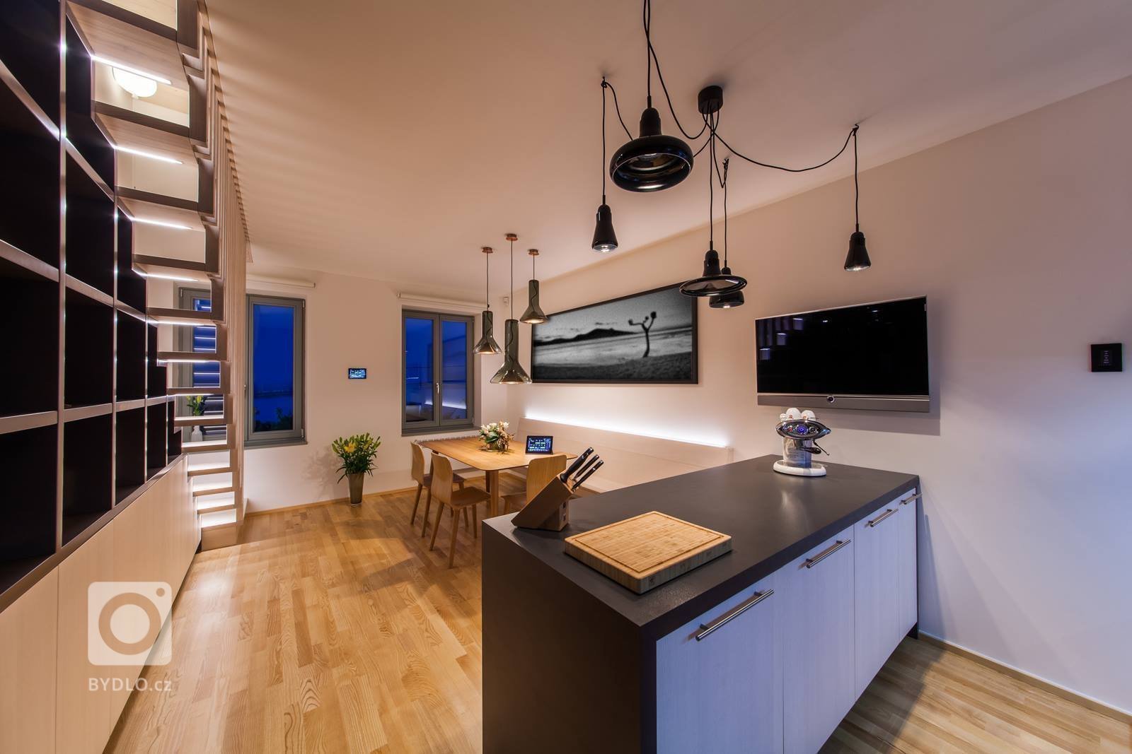 Chytrý apartmán U Venuše - ChuaveTM&nbsp;je netradičně pojatý show-room, k jehož vytvoření nás přivedly zkušenosti z realizací desítek projektů inteligentního…