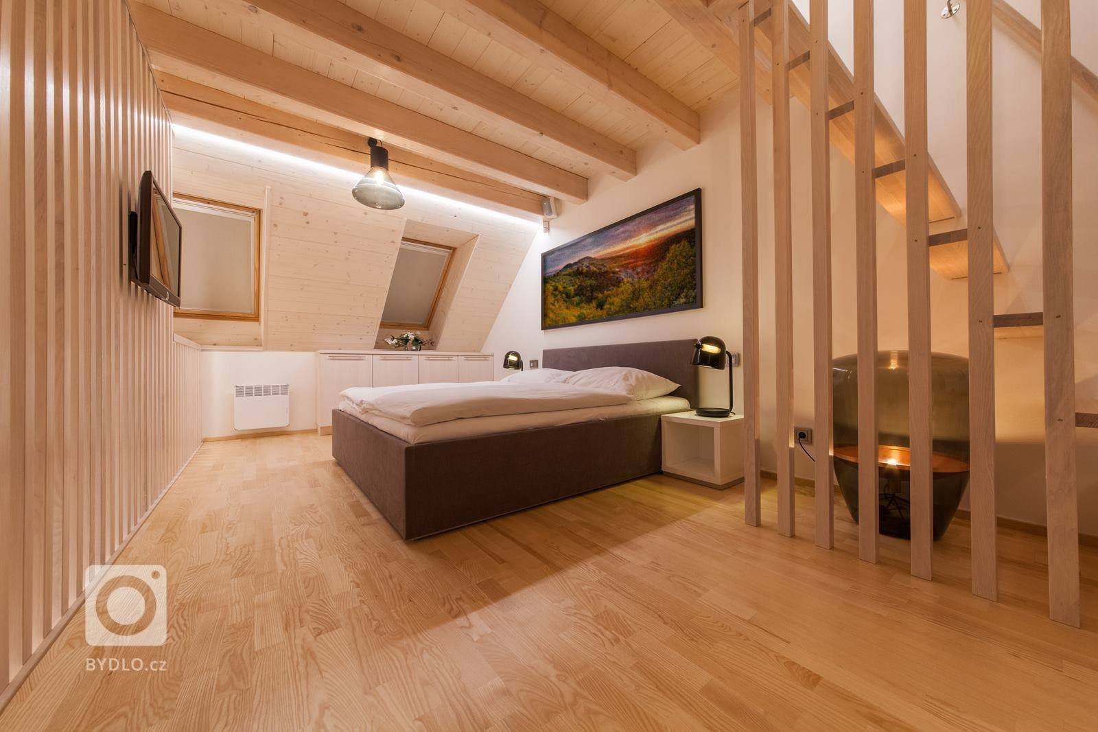 Chytrý apartmán U Venuše - ChuaveTM&nbsp;je netradičně pojatý show-room, k jehož vytvoření nás přivedly zkušenosti z realizací desítek projektů inteligentního…