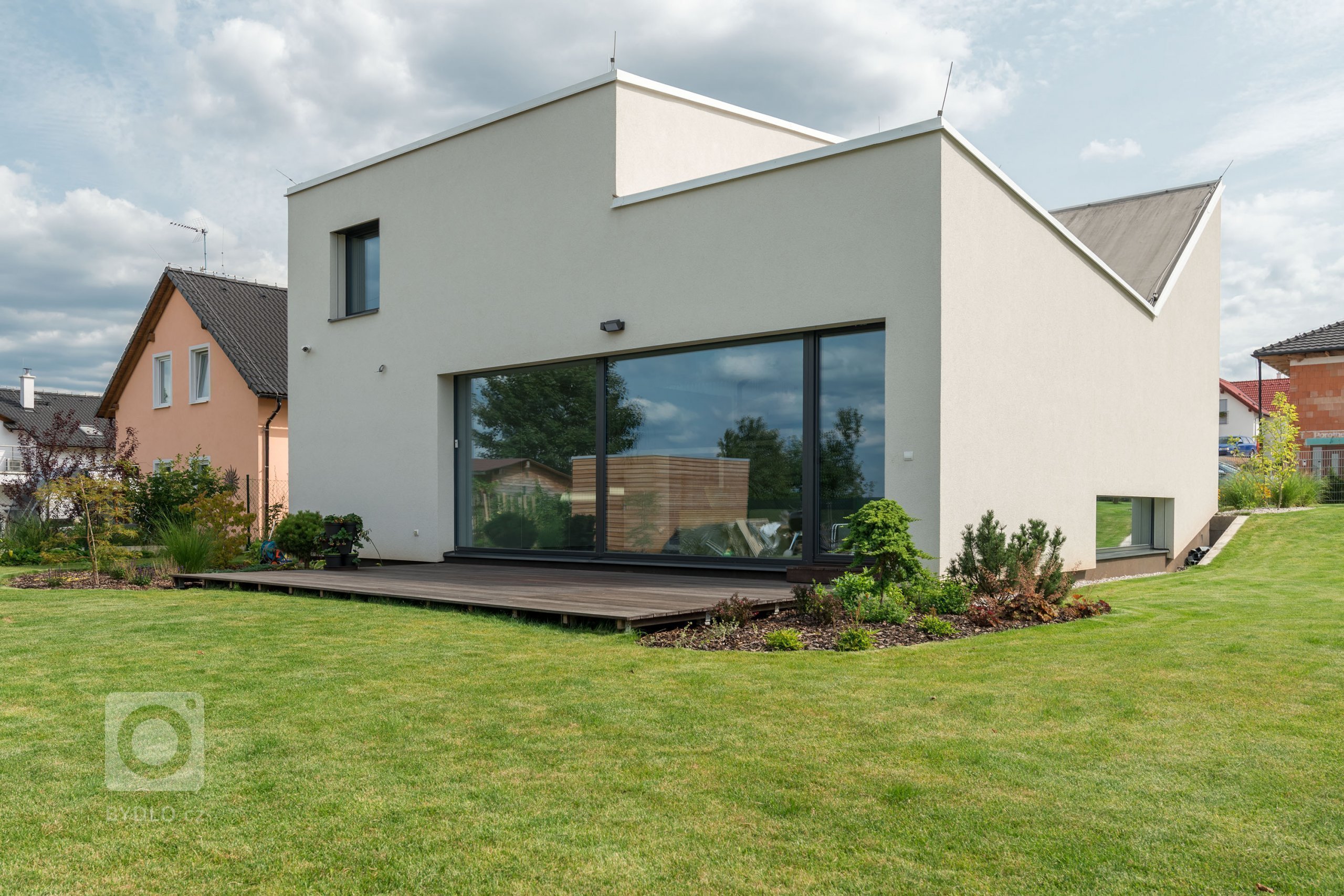 Lorem ipsum&nbsp;(zkráceně&nbsp;lipsum) je označení pro standardní pseudolatinský text užívaný v grafickém designu a navrhování jako&nbsp;demonstrativní…