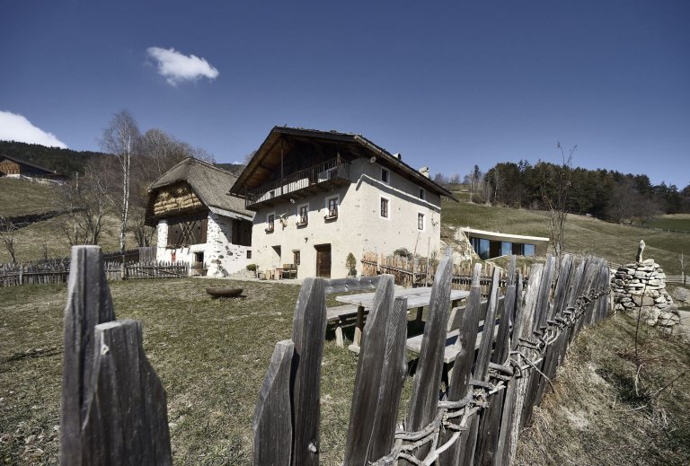 Revitalizace hospodářství a dostavba obytného prostoru