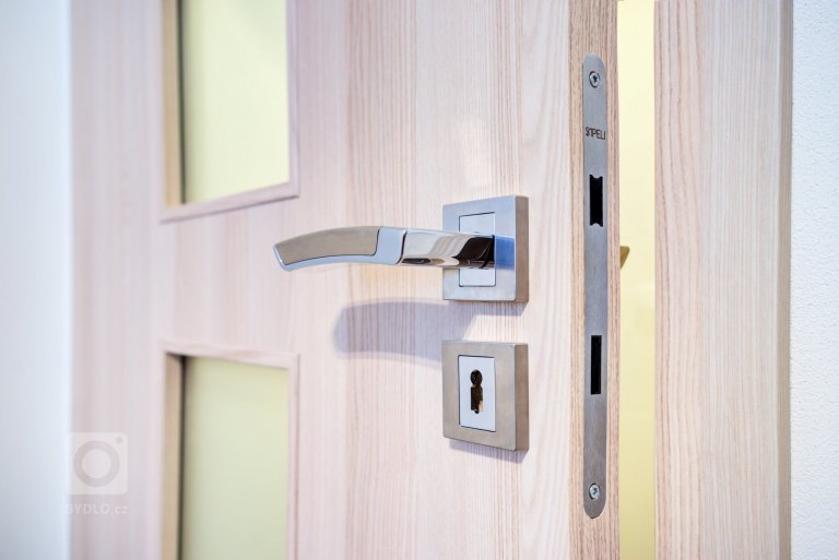 add picture to album