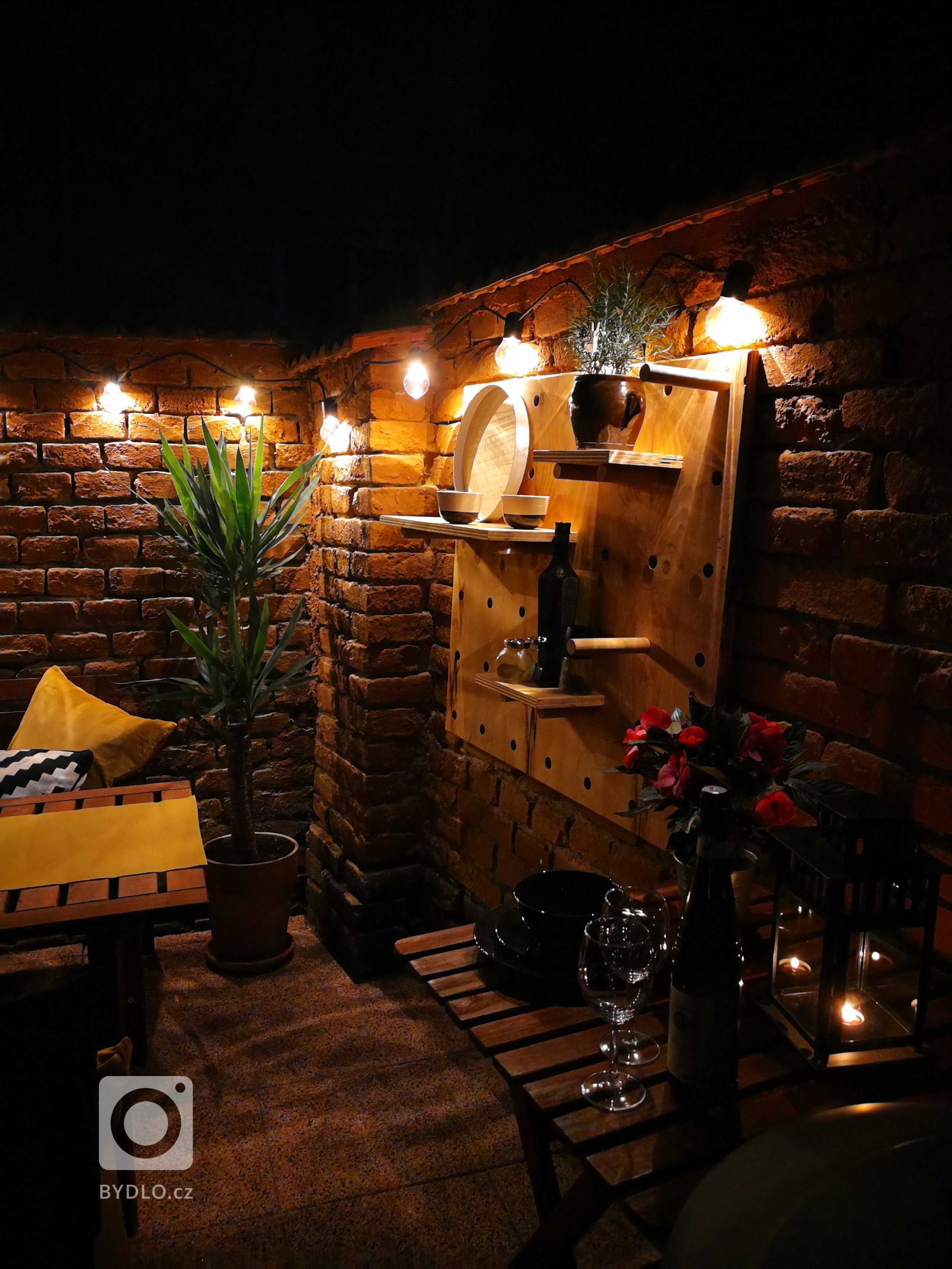 Překližkový policový systém Pegoland je variabilní i praktický. Je jen na vás, jak umístíte jednotlivé poličky a čím je ozdobíte. 
Prostě Take it easy!