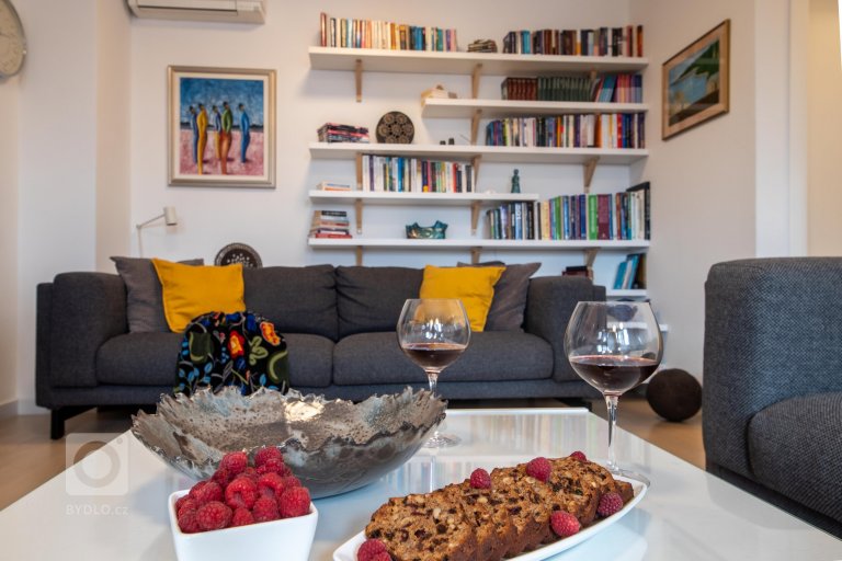 add picture to album