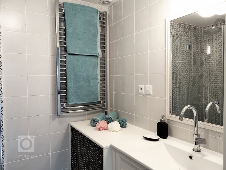 add picture to album