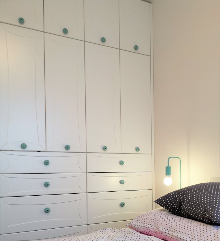 Proměna panelového bytu na byt romantický s nádechem&nbsp;starých časů jsem navrhovala pro elegantní dámu a milovnici dobré kávy&nbsp;Kompletní rekonstrukce…