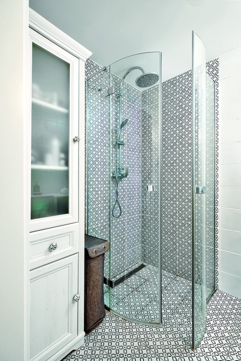 Proměna panelového bytu na byt romantický s nádechem&nbsp;starých časů jsem navrhovala pro elegantní dámu a milovnici dobré kávy&nbsp;Kompletní rekonstrukce…