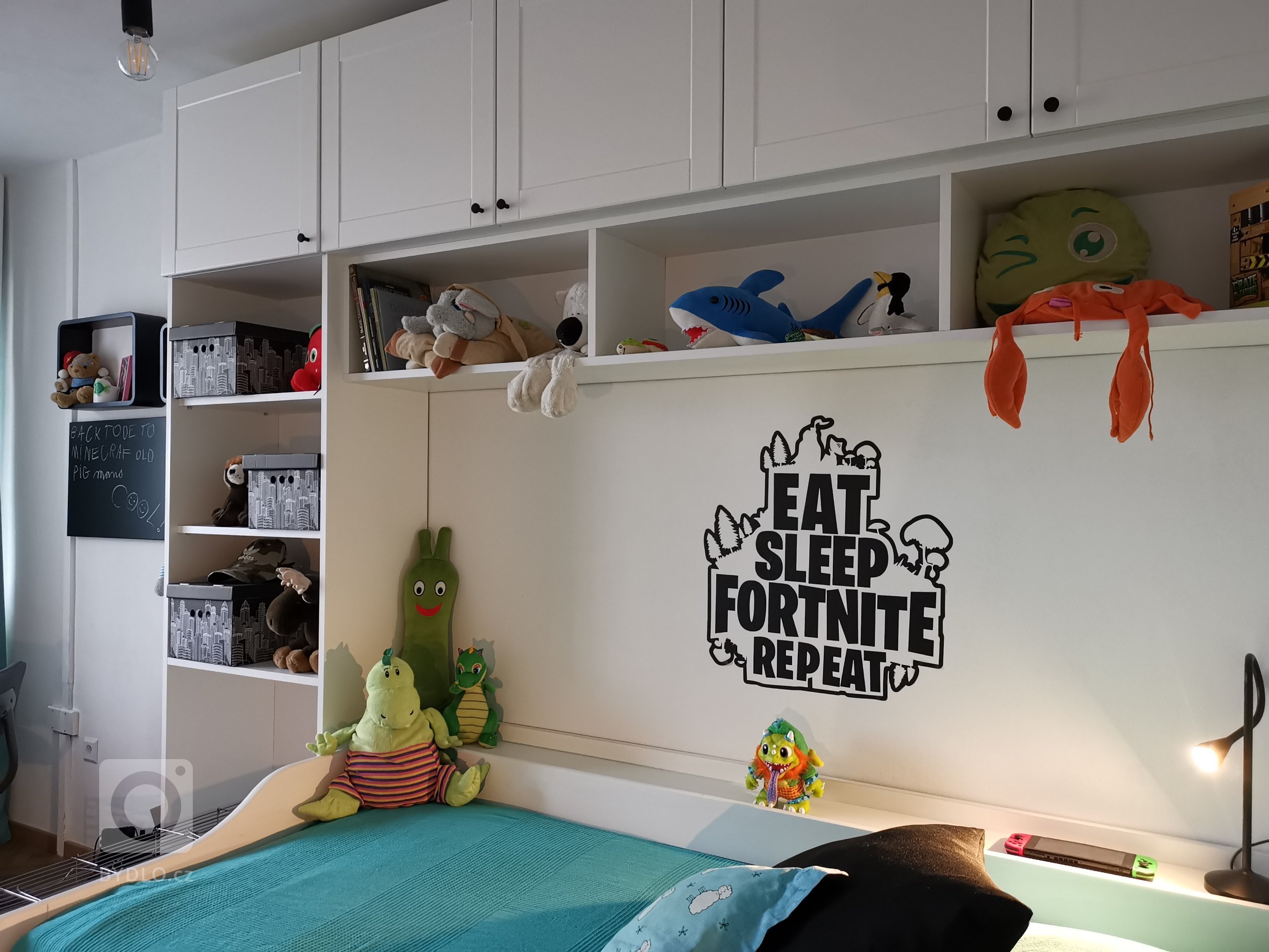 Proměna panelového bytu na byt romantický s nádechem&nbsp;starých časů jsem navrhovala pro elegantní dámu a milovnici dobré kávy&nbsp;Kompletní rekonstrukce…