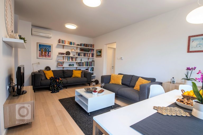 add picture to album