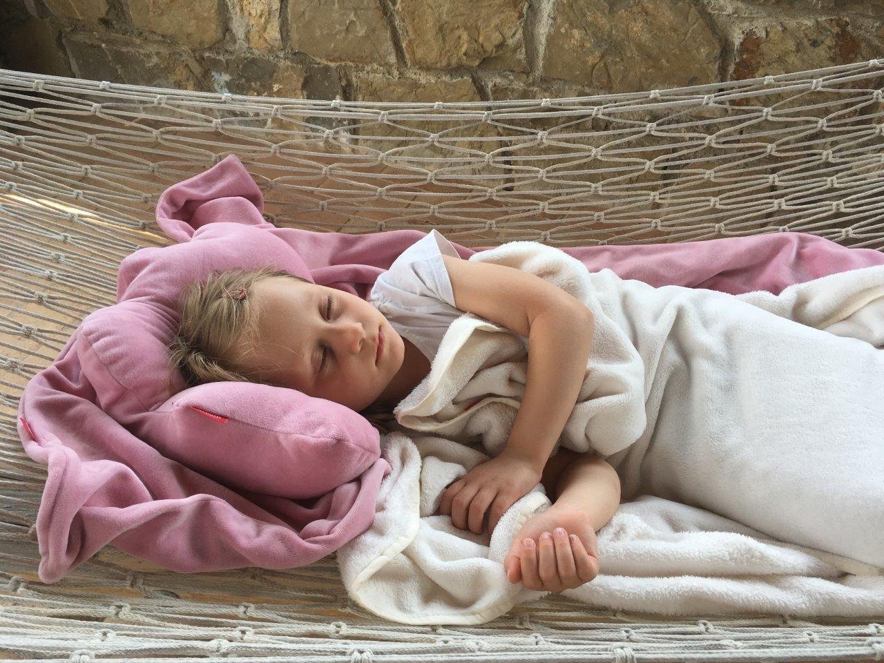 Doplňky do dětských pokojů, polštářky ve tvaru hvězdiček a mráčků pro hezké sny:)