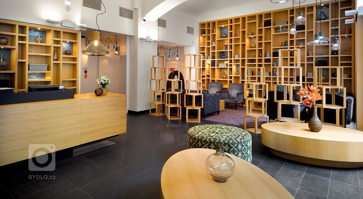 Pro exkluzivní čtyřhvězdičkový hotel UNIC Prague jsme navrhli a zrealizovali kompletní osvětlení recepce hotelu a restaurace Café Emma s barem ve francouzském…