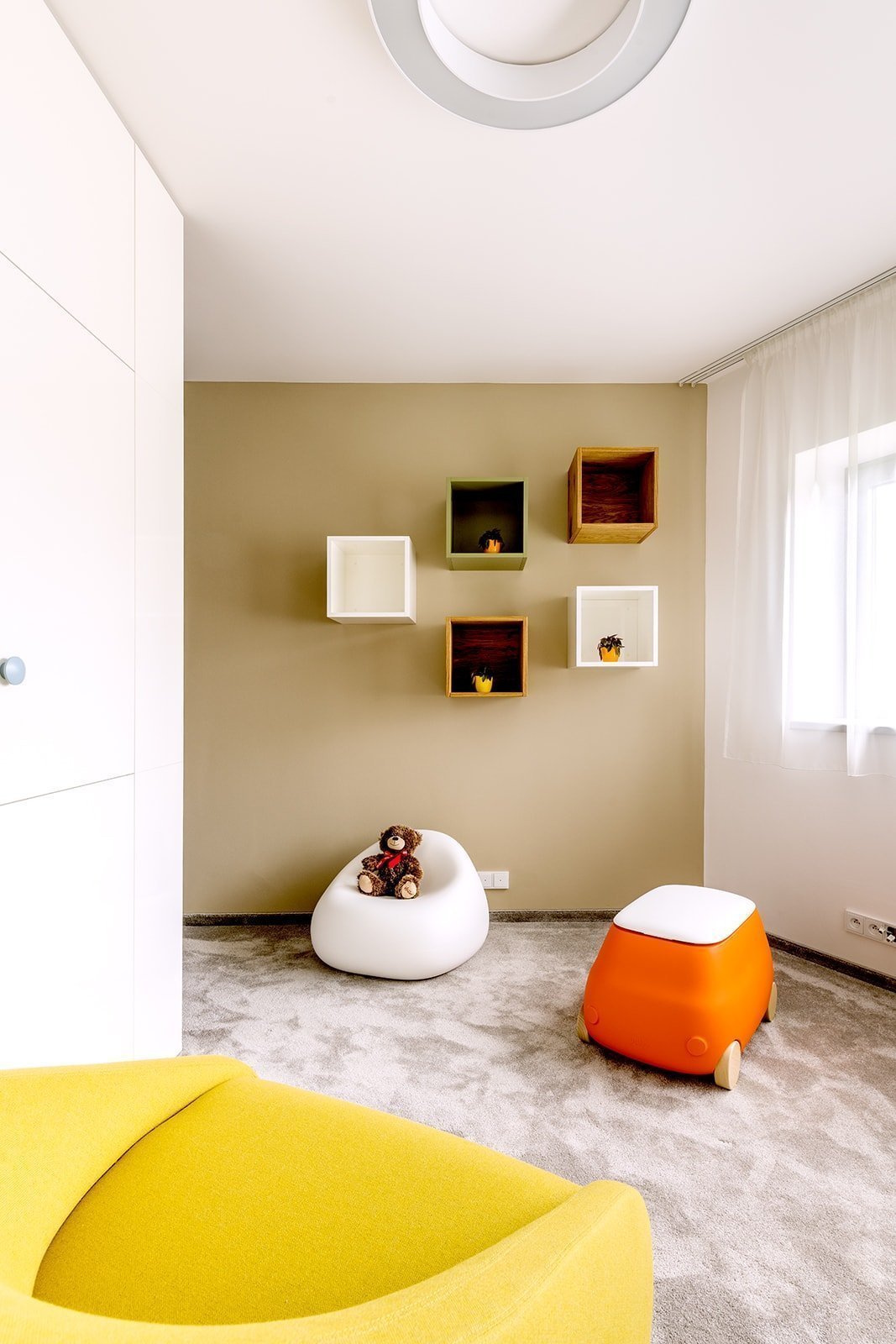 Nebojte se barev v interiéru