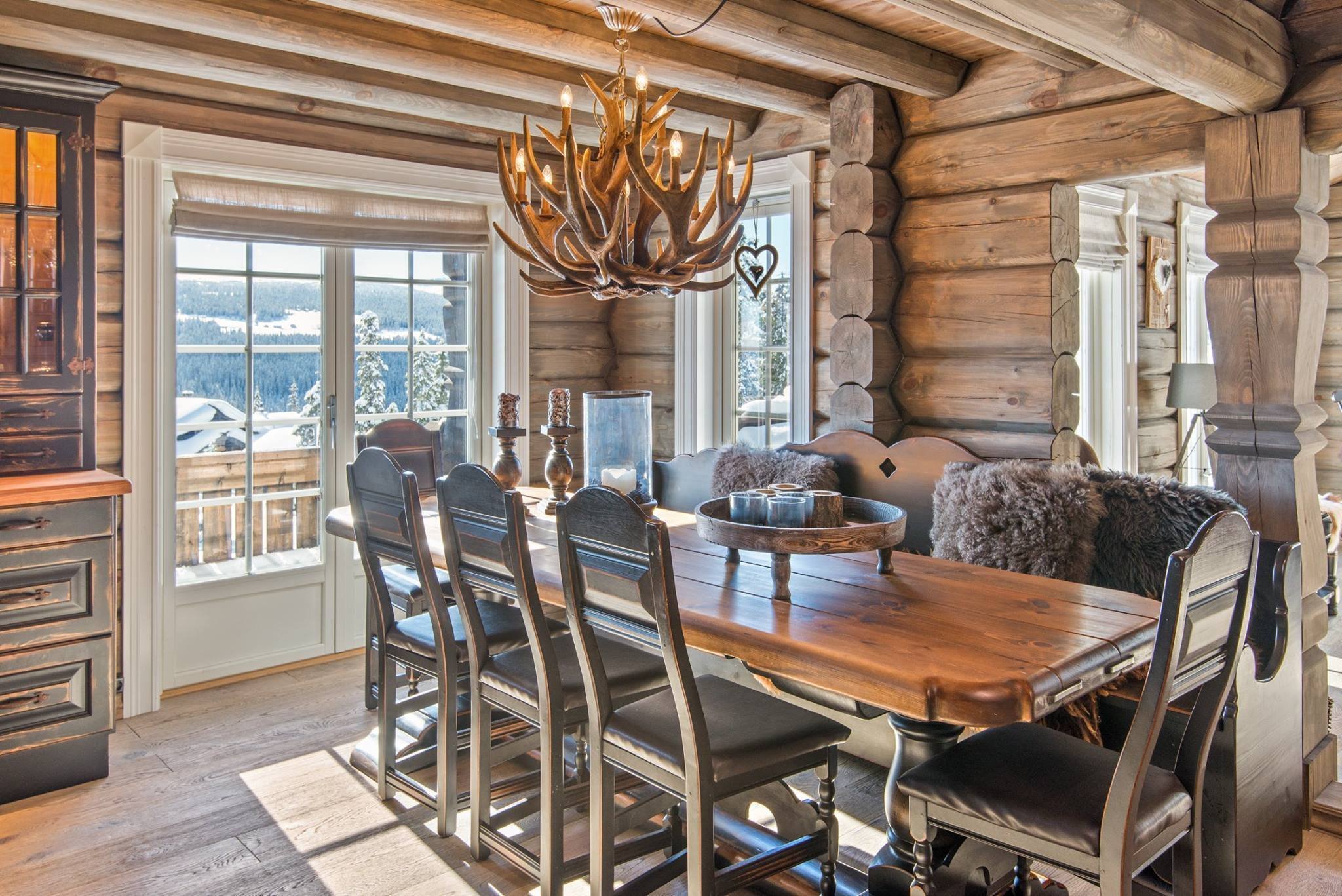 Norský srub v horách