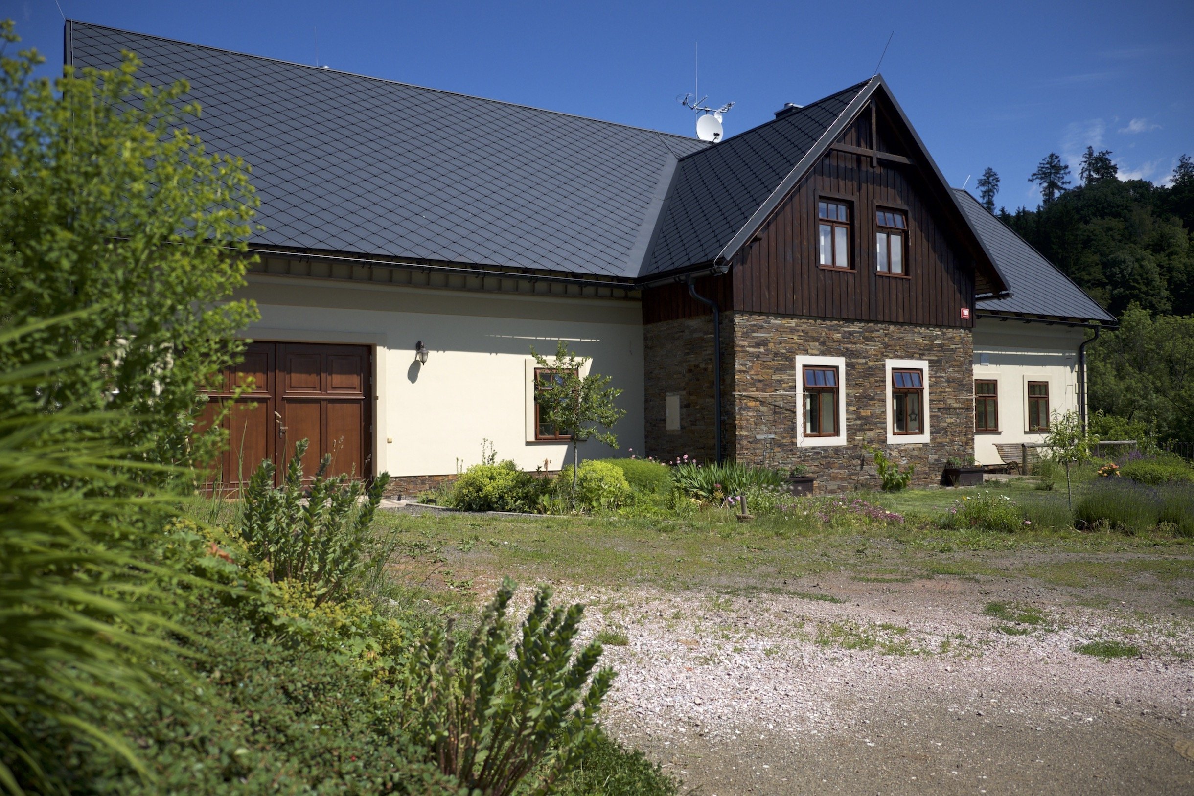 Rekonstrukce venkovské chalupy stála za to