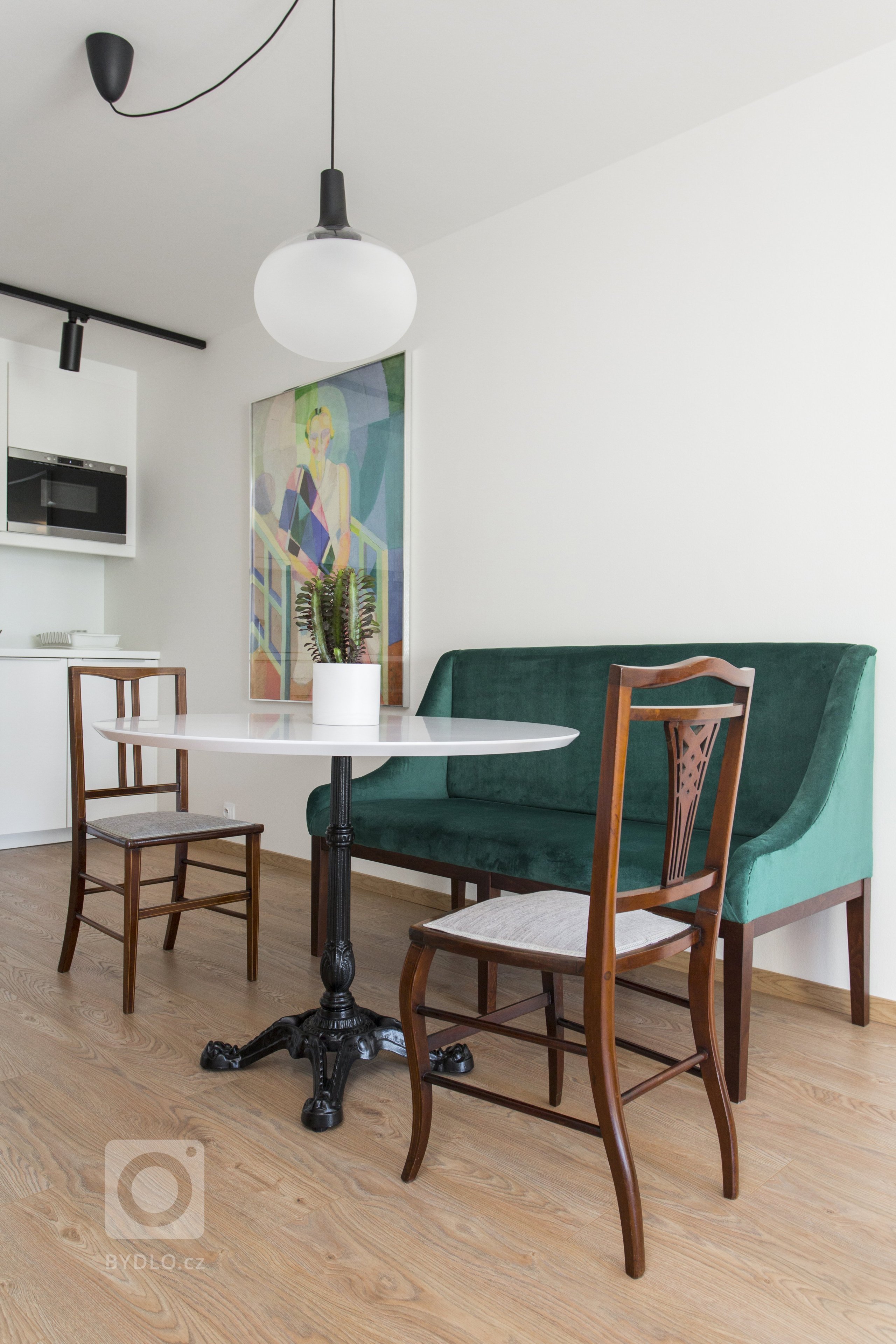 Návrh bytu 2+kk v pražské novostavbě byl ovlivněn jedinečným českým stylem - kubismem. Stěny bytu jsou zdobeny reprodukcemi kubistických umělců a ze stejného…