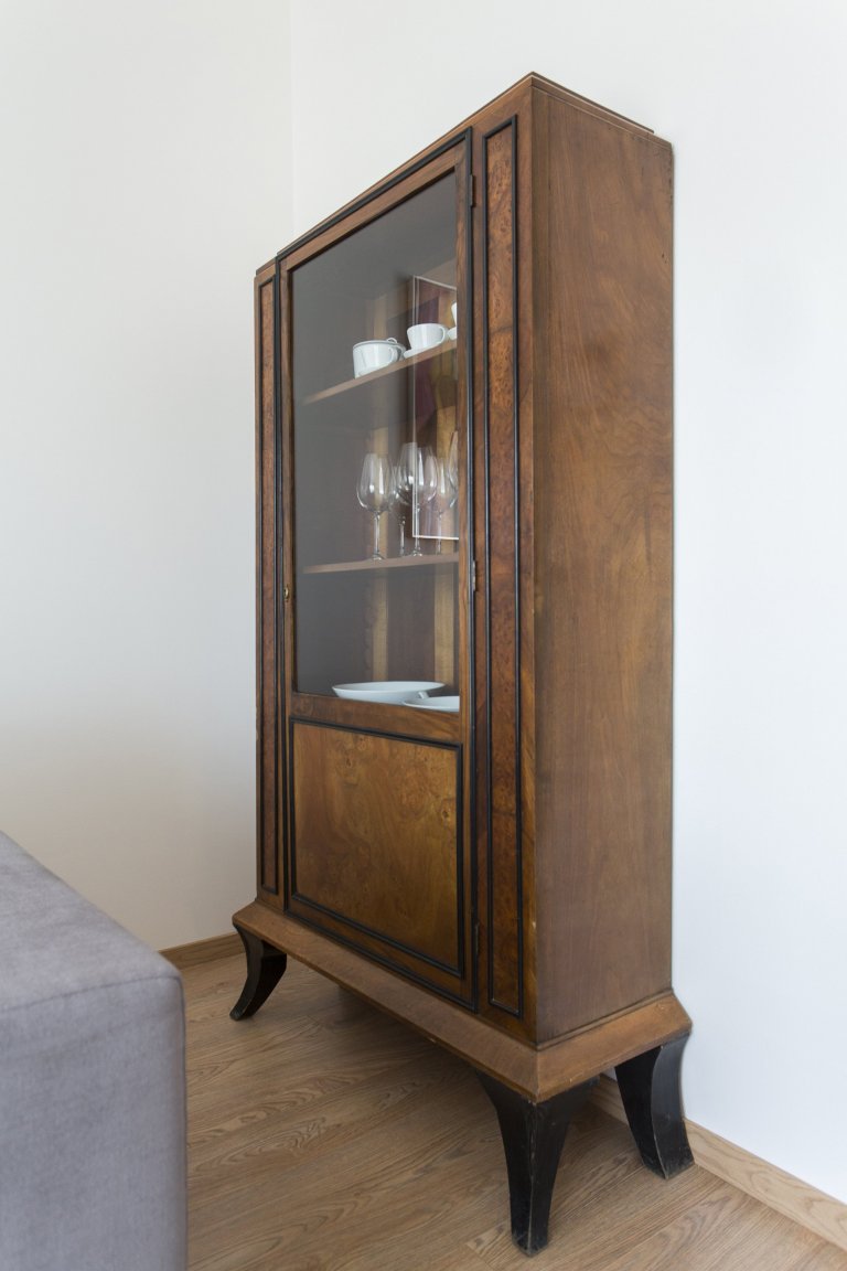 Návrh bytu 2+kk v pražské novostavbě byl ovlivněn jedinečným českým stylem - kubismem. Stěny bytu jsou zdobeny reprodukcemi kubistických umělců a ze stejného…