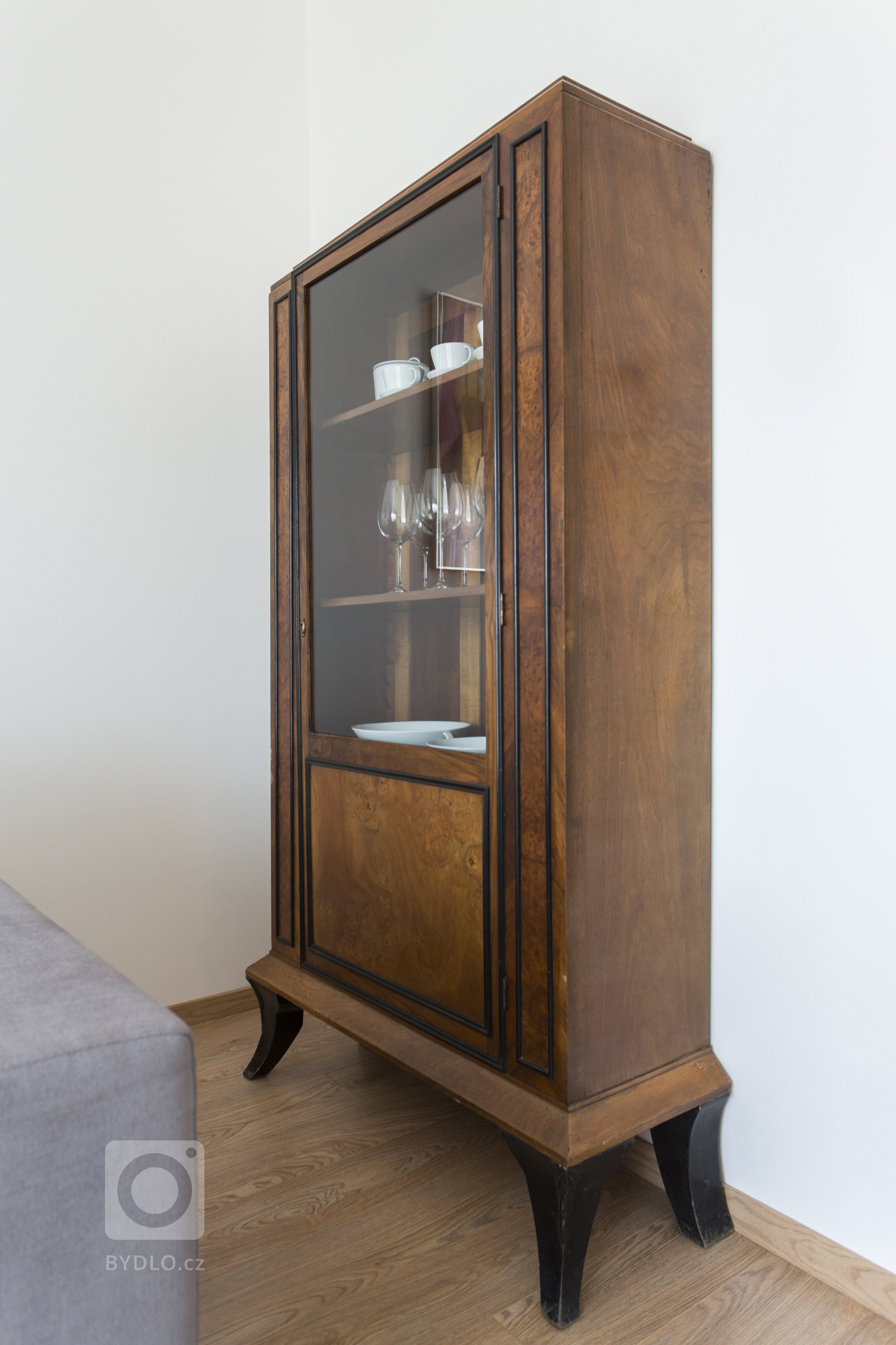 Návrh bytu 2+kk v pražské novostavbě byl ovlivněn jedinečným českým stylem - kubismem. Stěny bytu jsou zdobeny reprodukcemi kubistických umělců a ze stejného…