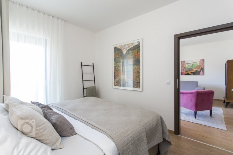 add picture to album