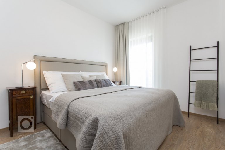 add picture to album