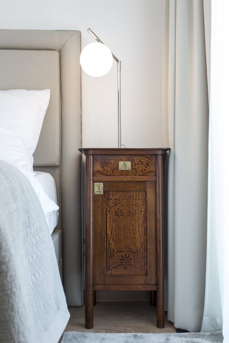 Návrh bytu 2+kk v pražské novostavbě byl ovlivněn jedinečným českým stylem - kubismem. Stěny bytu jsou zdobeny reprodukcemi kubistických umělců a ze stejného…