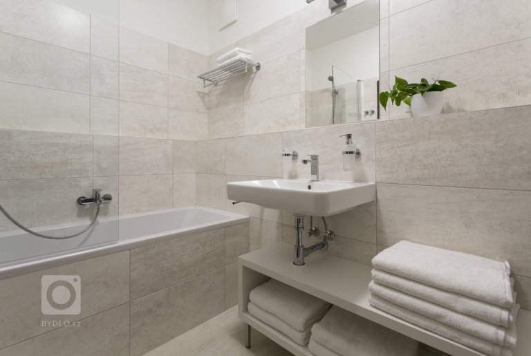 add picture to album