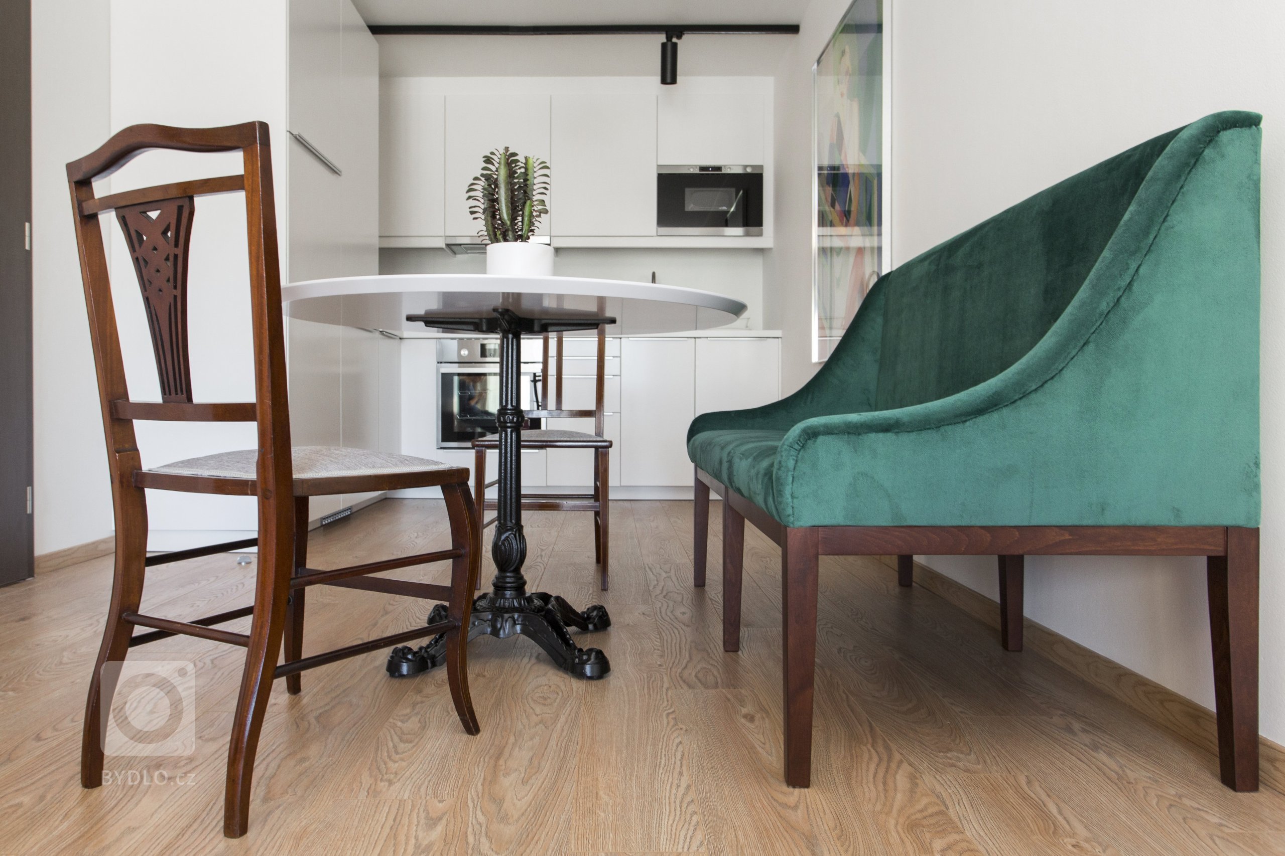 Návrh bytu 2+kk v pražské novostavbě byl ovlivněn jedinečným českým stylem - kubismem. Stěny bytu jsou zdobeny reprodukcemi kubistických umělců a ze stejného…