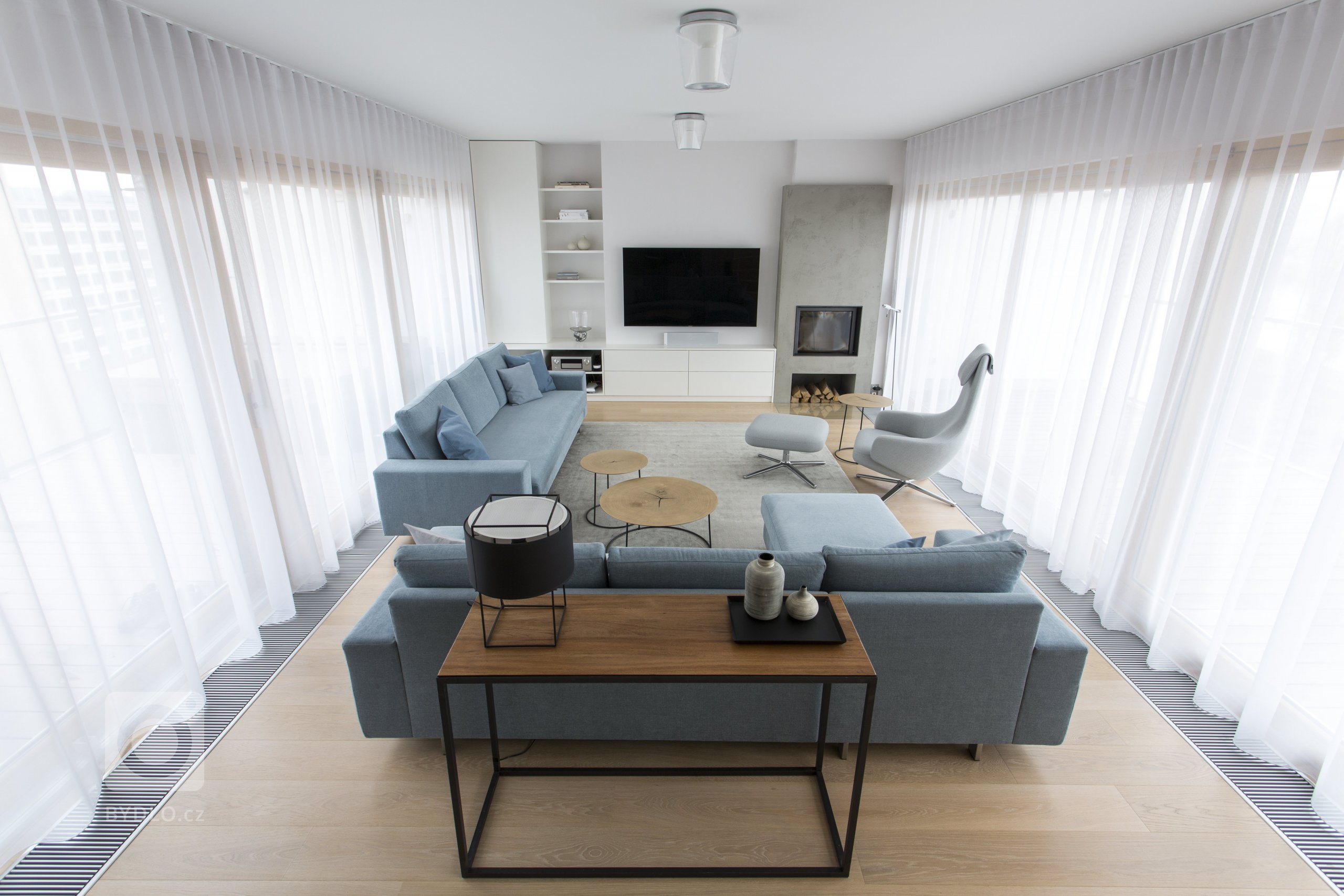 Velkometrážní byt v posledním patře rezidenčního projektu Vltava má jedinečný výhled na řeku Vltavu a protilehlé panorama starých Holešovic. Čisté linie,…