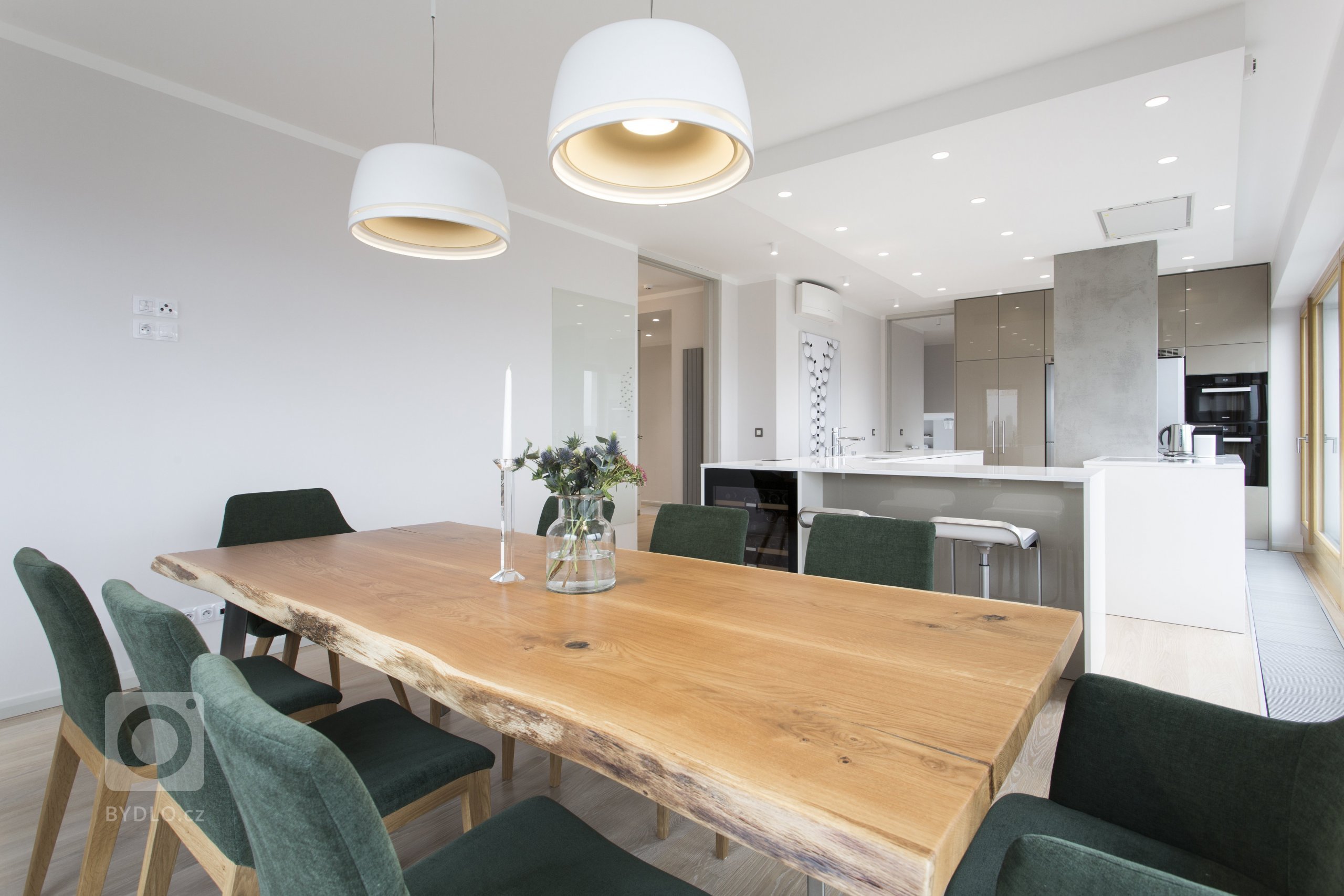 Velkometrážní byt v posledním patře rezidenčního projektu Vltava má jedinečný výhled na řeku Vltavu a protilehlé panorama starých Holešovic. Čisté linie,…