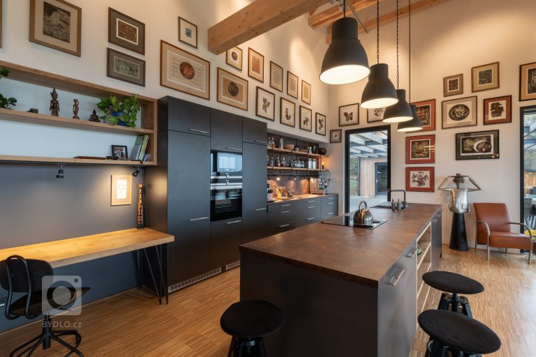 add picture to album