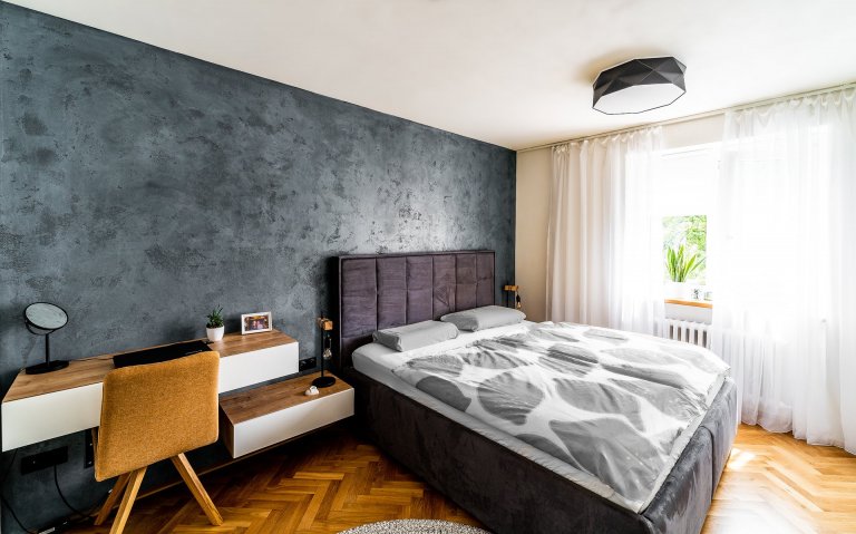 Rekonstrukce bytu pro mladý sympatický pár který se nebojí barev.&nbsp; Interiér je skloubením požadavků investorů, kteří milují kombinaci šalvějově zelené a…