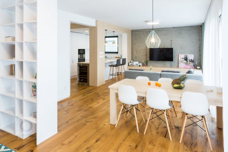 add picture to album