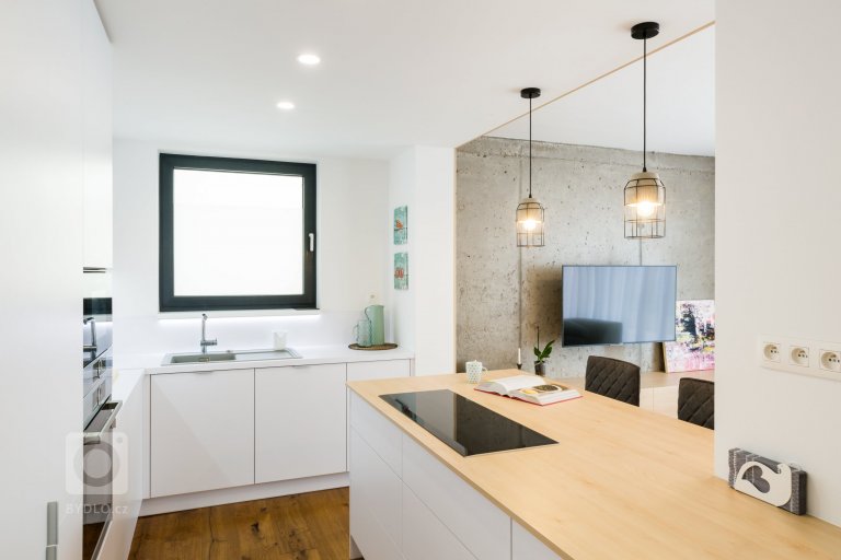 add picture to album