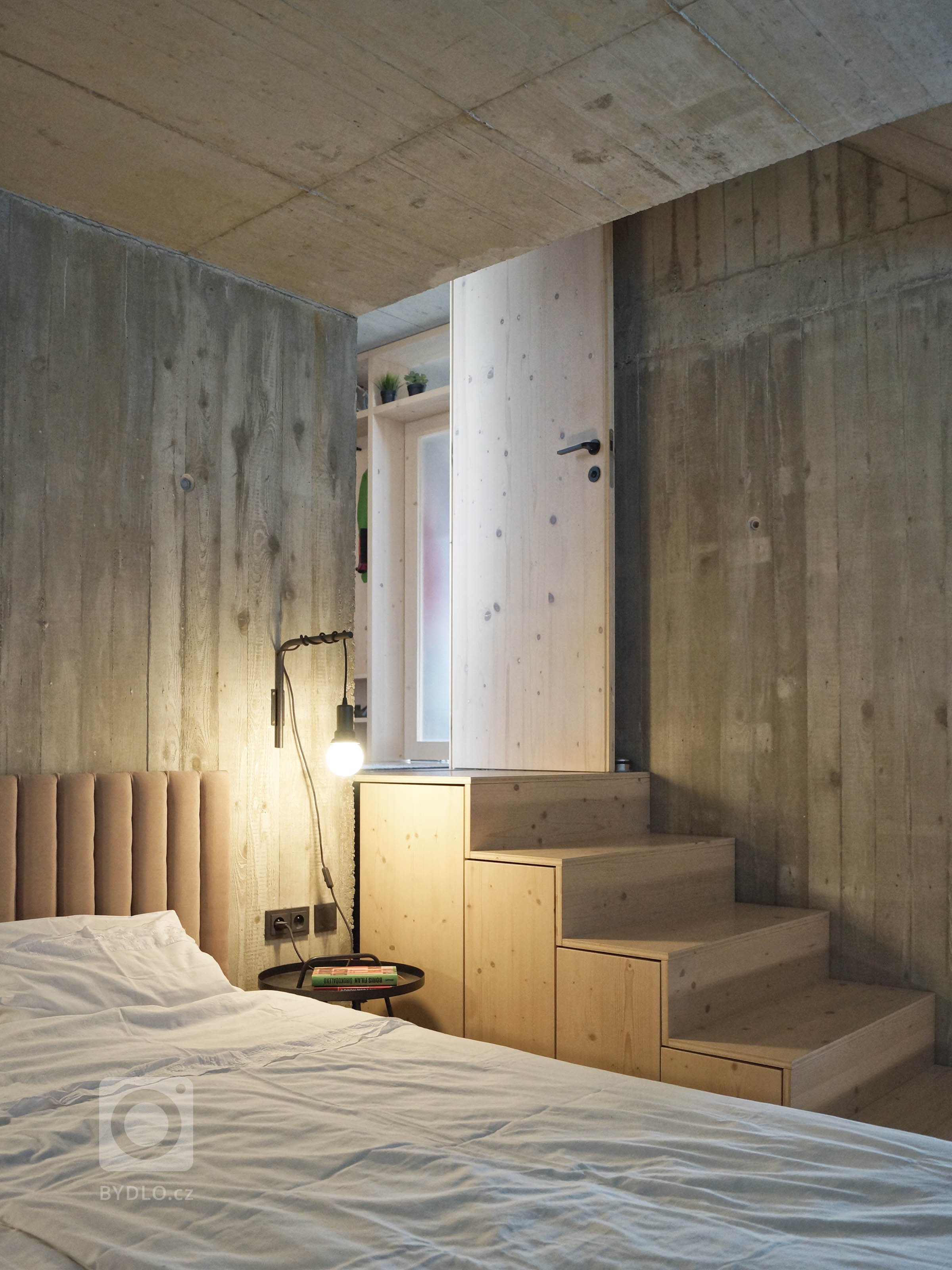 Rodinný dom na úpätí Národného parku Veľká Fatra je situovaný na hranici medzi intravilánom a extravilánom. Ľudovo je dom umiestnený za humnami, takže celé…