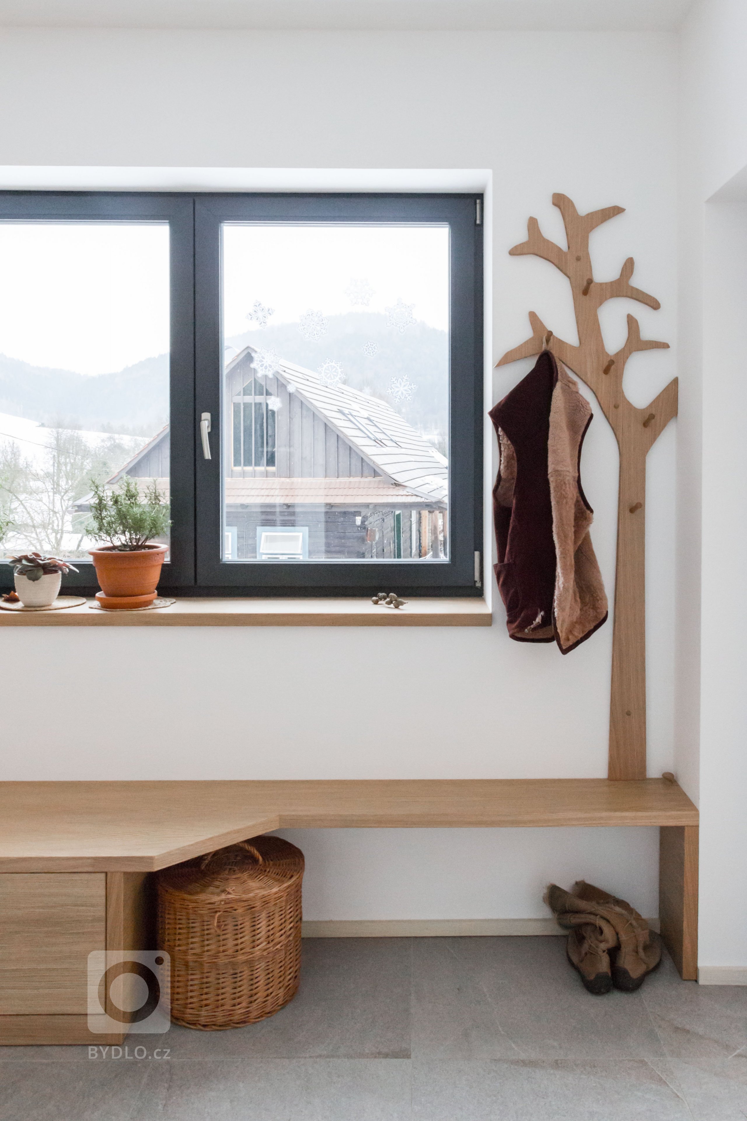 rodinný dom zo 60. rokov sme kompletne zrekonštruovali do novej súčasnej architektúry. budova sa nachádza na vidieku v horách. drevený obklad bol kľúčovým…