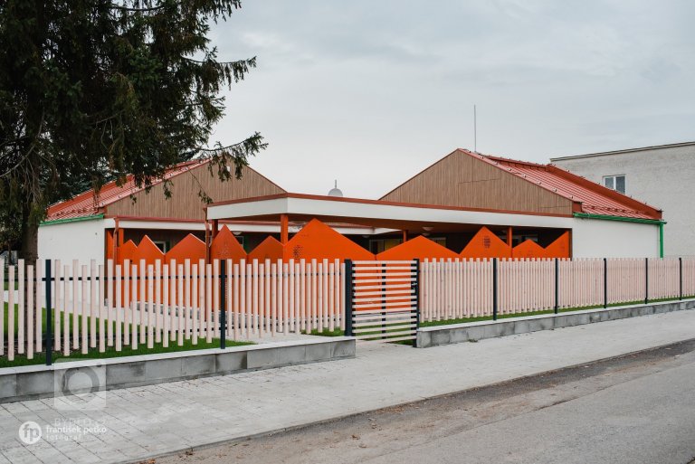 add picture to album