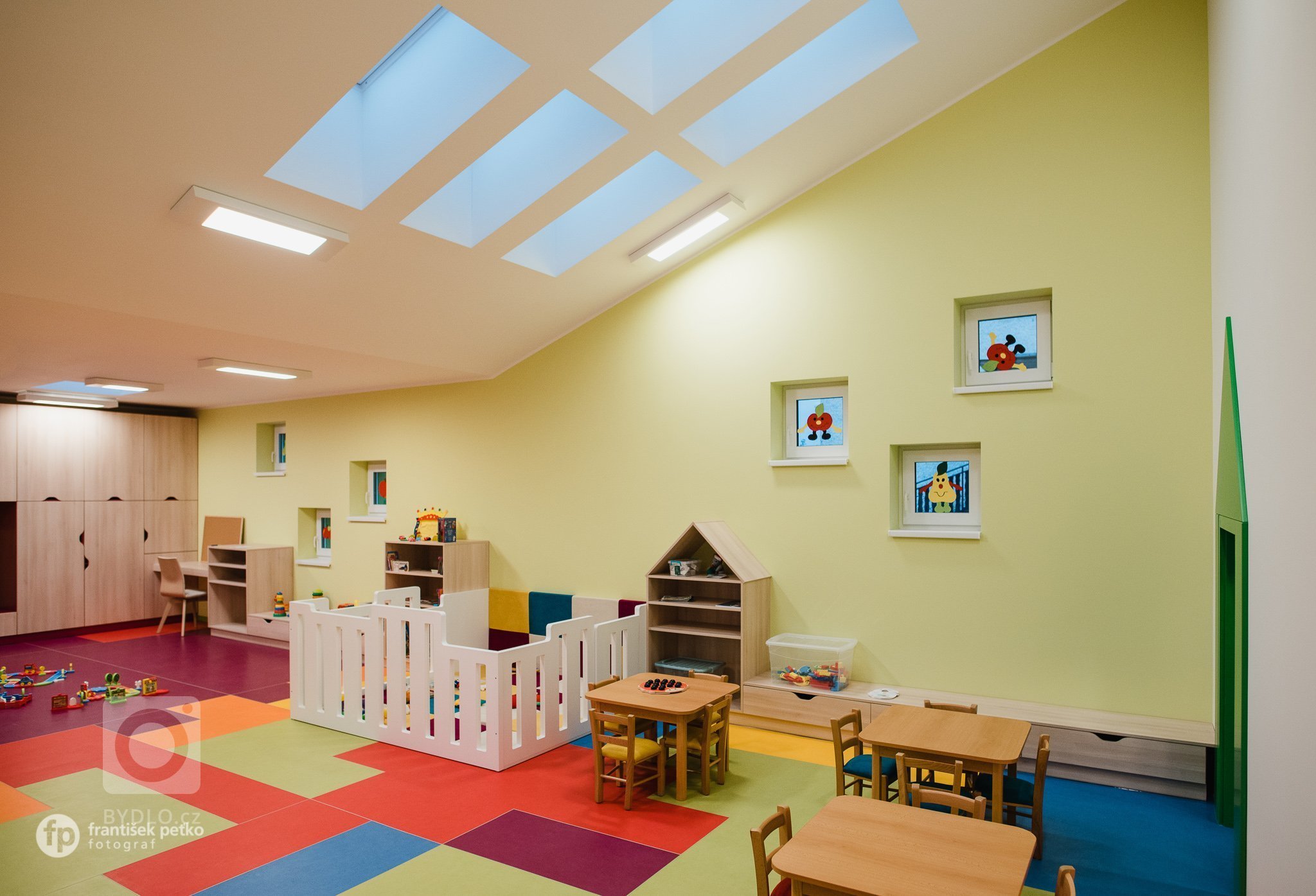 Máme veľkú radosť, že projekt novostavby detských jaslí v obci Predmier, okres Bytča dosiahol svoju reálnu podobu. Nahliadnite do čistých a útulných priestorov…