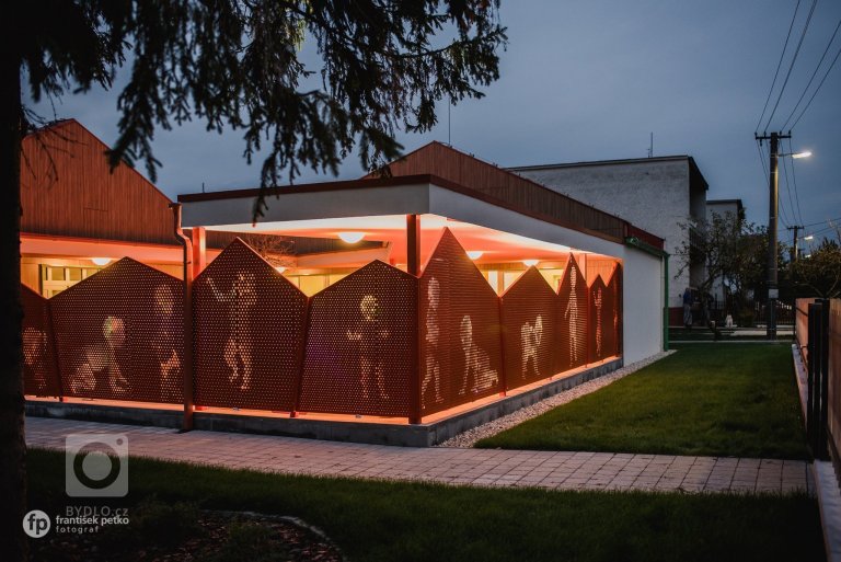 add picture to album