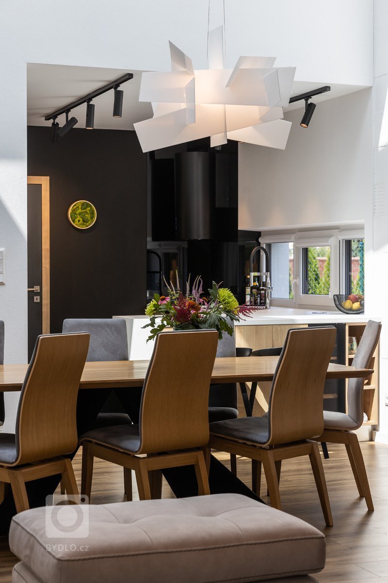 rodinný dom v obci jasenica sa u nás rodil už od samotnej štúdie. pri návrhu interiéru sme ku spokojnosti klientov zapracovali najmä požiadavku aby interiér…