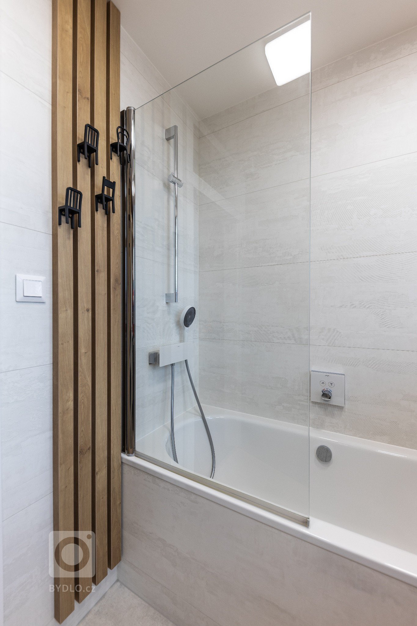 manželský pár s dvoma deťmi už dlhšie uvažovali nad zmenou. dlhodobo bývali v trojizbovom byte, kde všetci oceňovali blízkosť centra mesta. vhodný rodinný dom…