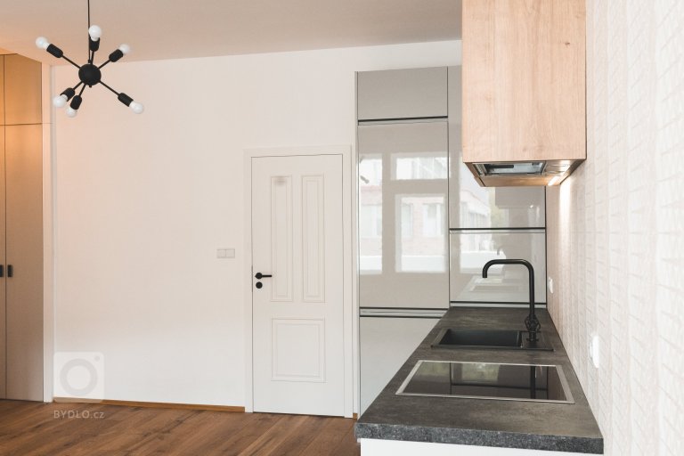 add picture to album