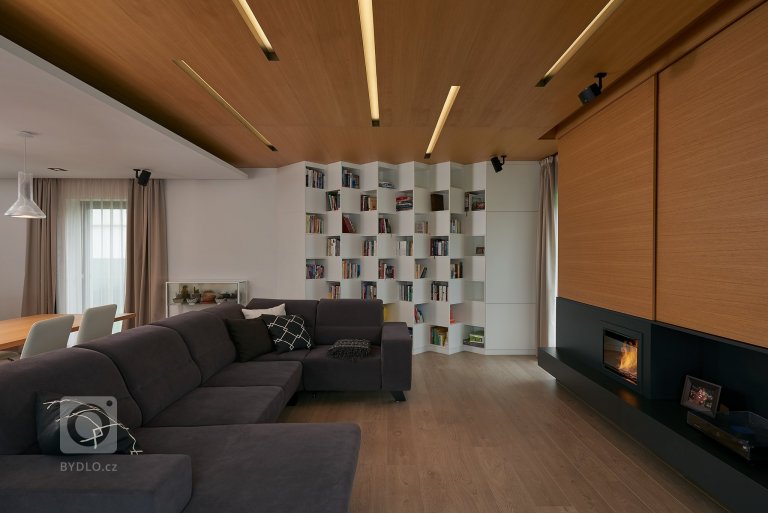 add picture to album