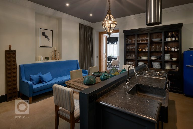 add picture to album