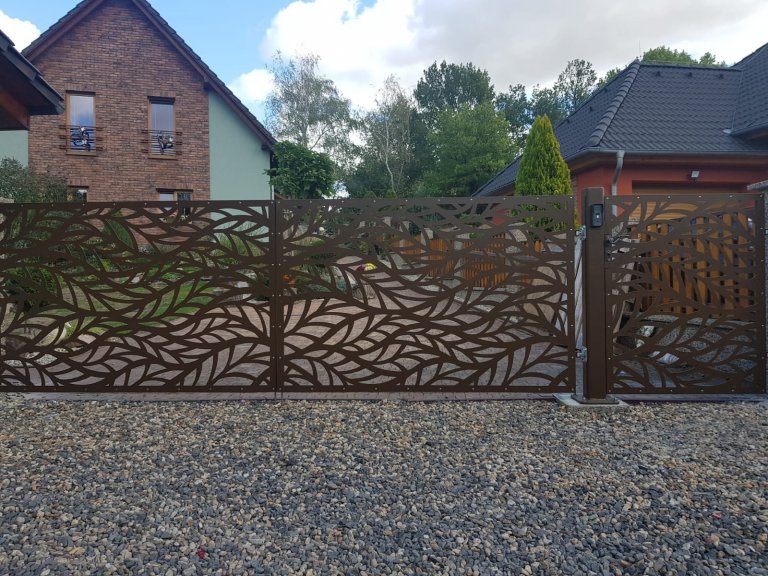 Dodání a montáž designové brány včetně branky.
