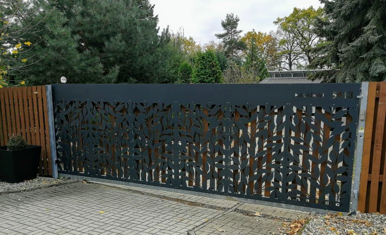 Designová výplň brány