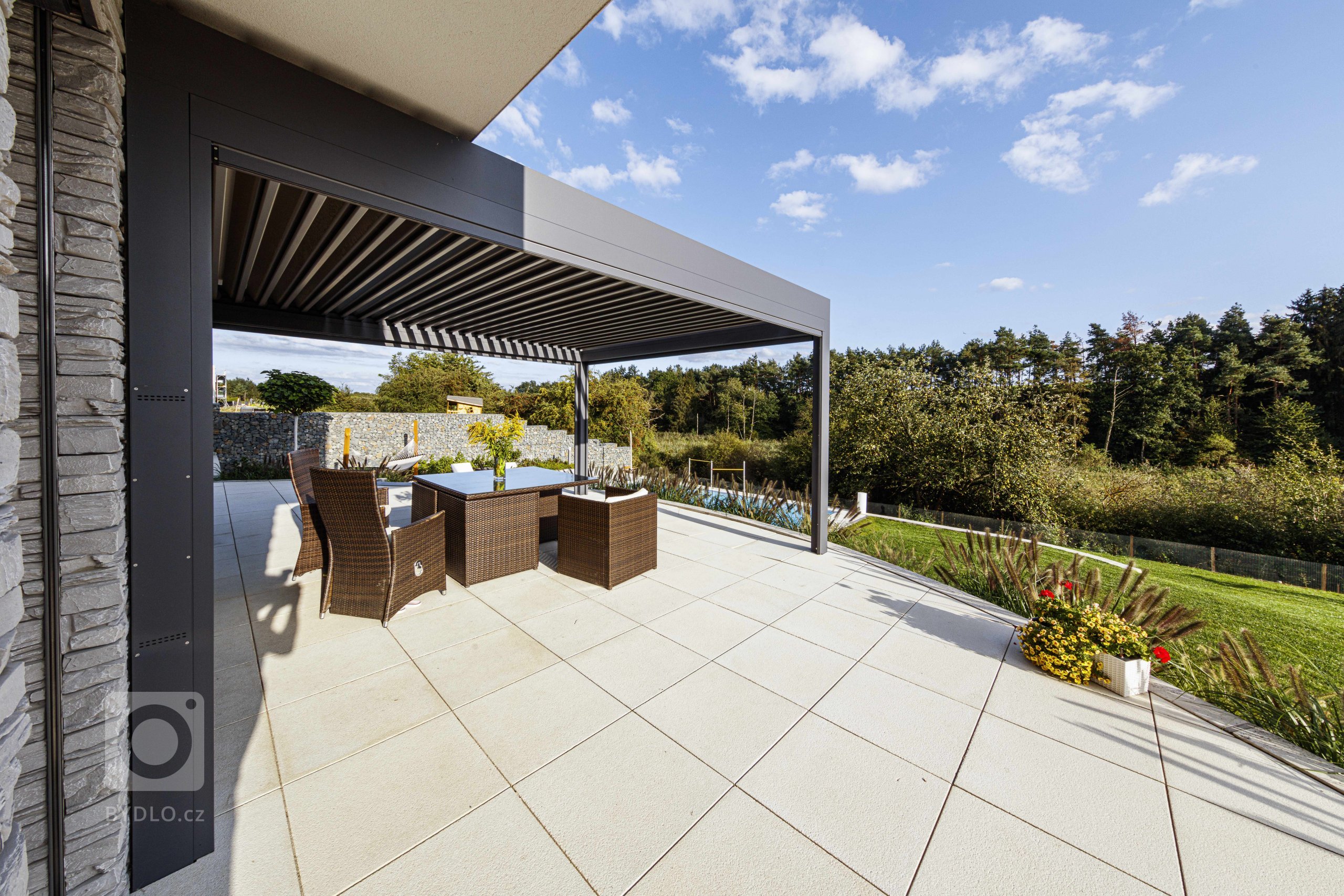 Pasivní Vila dům v Podolance je výsledkem&nbsp;dlouhodobé a pečlivé spolupráce&nbsp;náročného investora a našeho ateliéru. Výsledkem je&nbsp;maximálně…