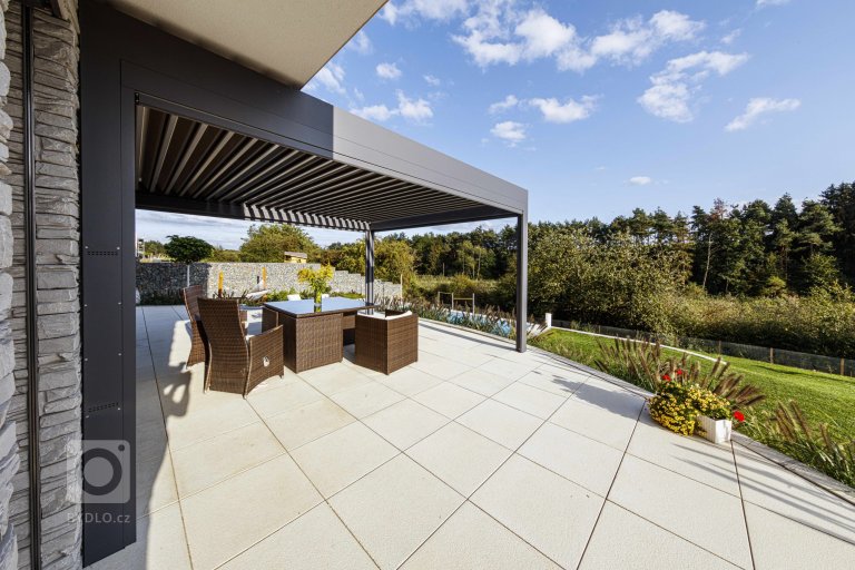 add picture to album