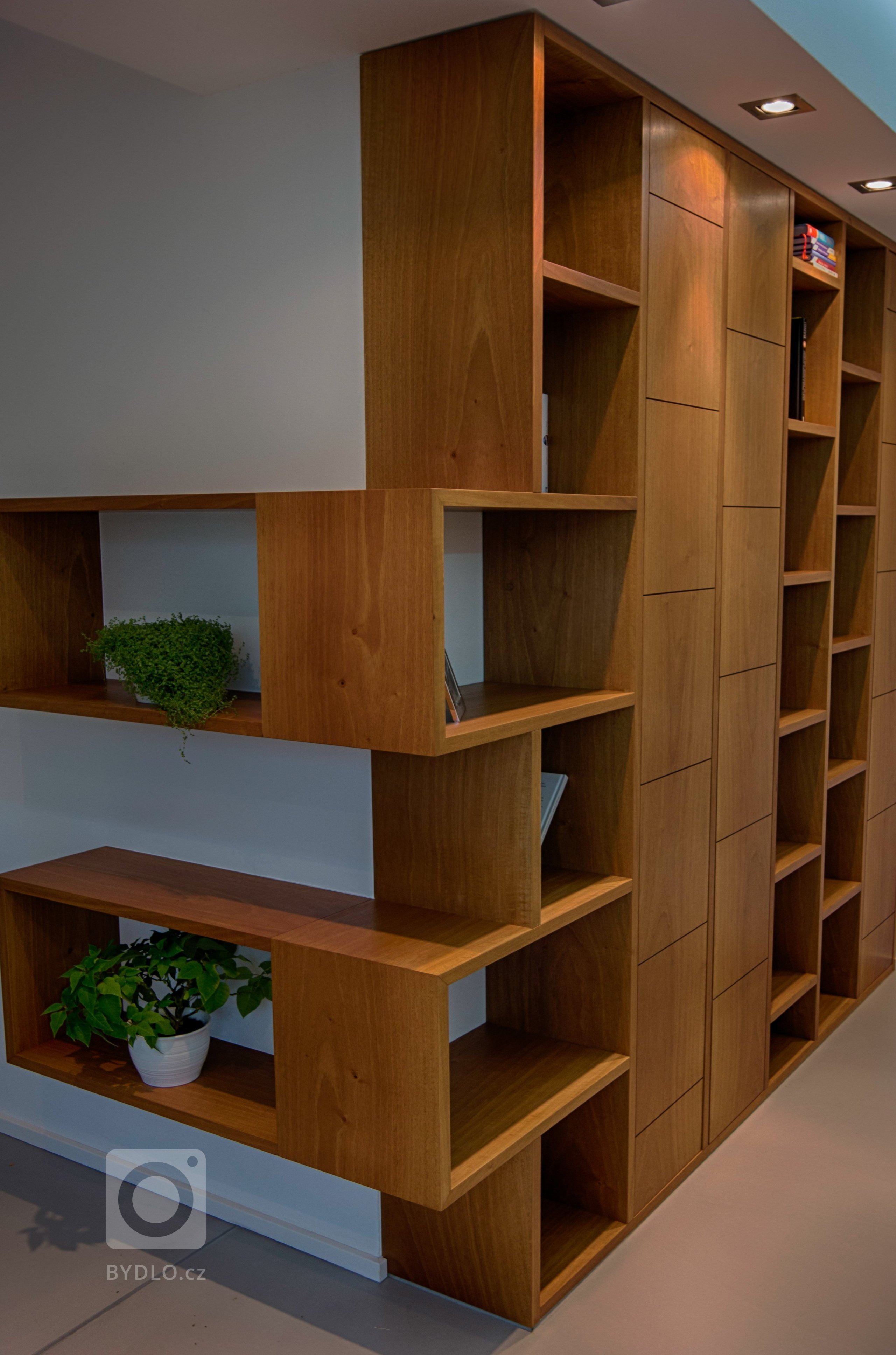 Jedná se o rekonstrukci přízemí v&nbsp;řadovém rodinném domě, který byl postaven na přelomu tisíciletí. Požadavky klienta byly otevřít dispozici tak, aby celý…