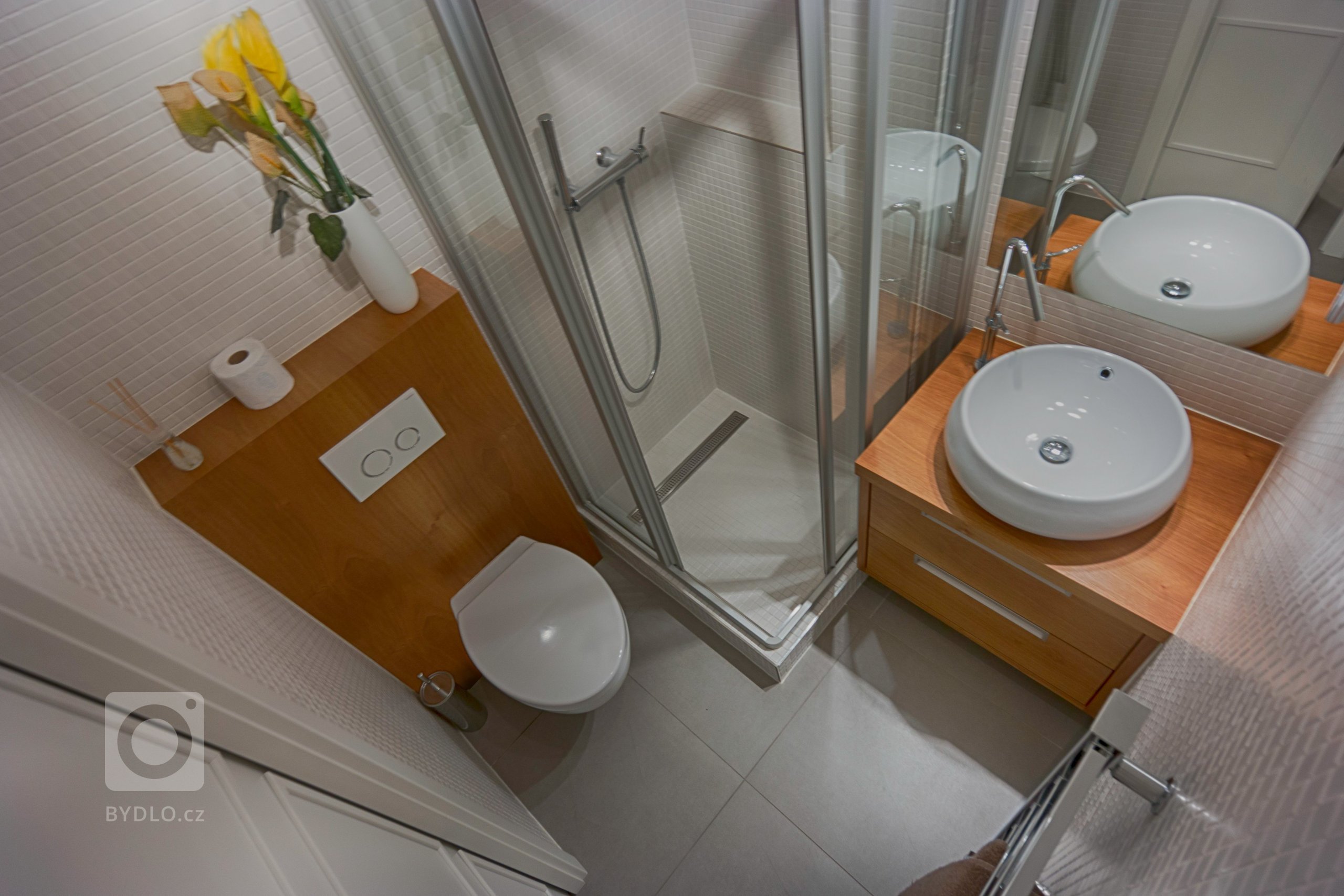 Jedná se o rekonstrukci přízemí v&nbsp;řadovém rodinném domě, který byl postaven na přelomu tisíciletí. Požadavky klienta byly otevřít dispozici tak, aby celý…